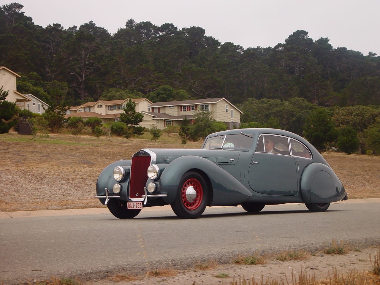 Delage D8-120 S coupé gris de 1938 en el Tour d’Elegance de Pebble Beach.